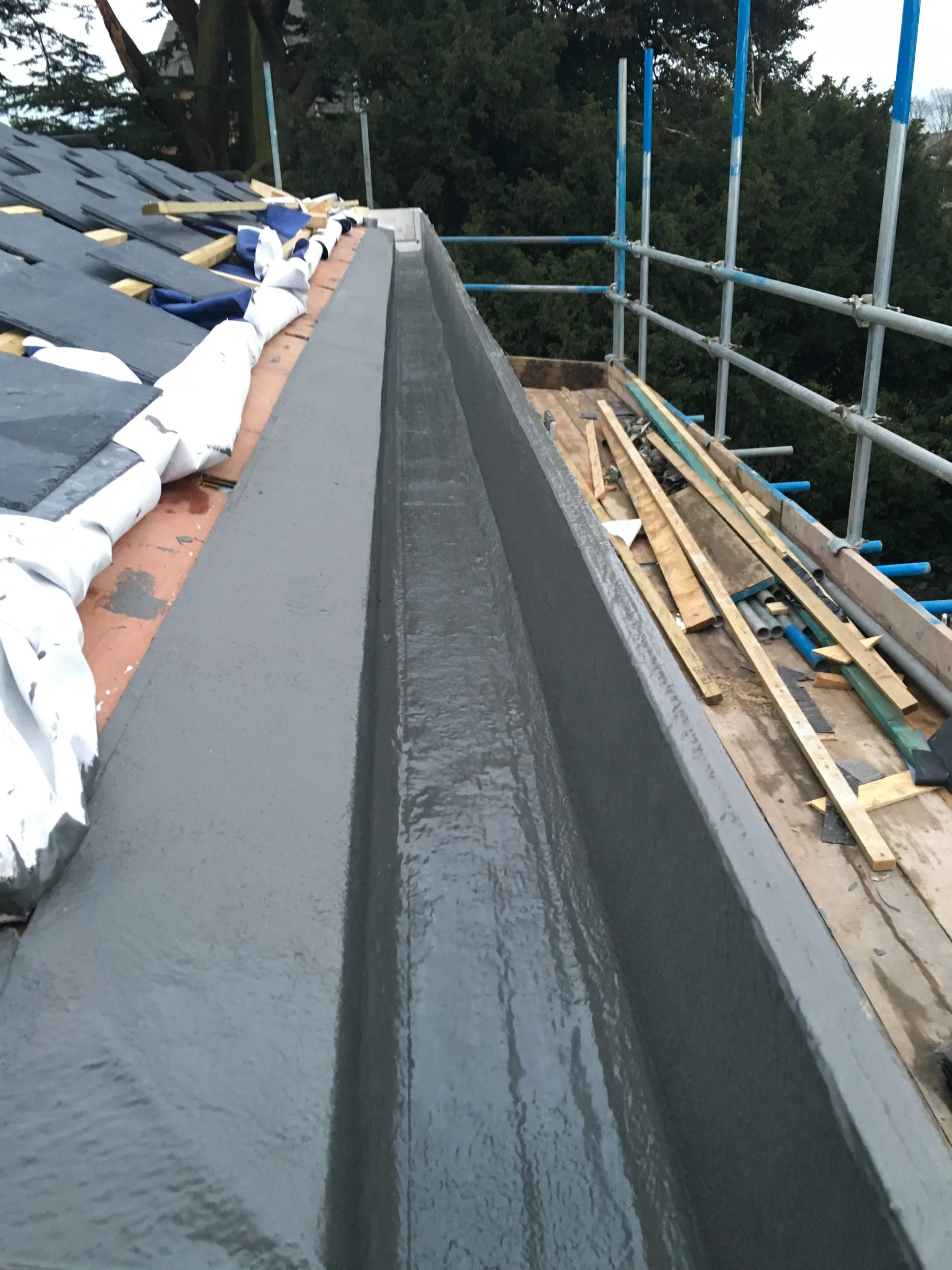 Liquid-Applied Waterproof Gutter Lining Liquid-Applied Waterproof Gutter Lining